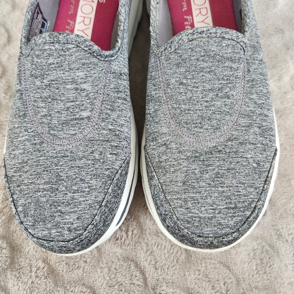 Skechers Memory Form Fit Slip on - Picture 2 of 8
